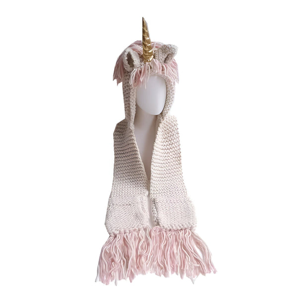 Chapeau écharpe capuche licorne en tricot avec franges roses. Conception unique avec une corne dorée brillante et des poches pratiques, idéal pour enfants., 45501498949887 | Licorne Shop