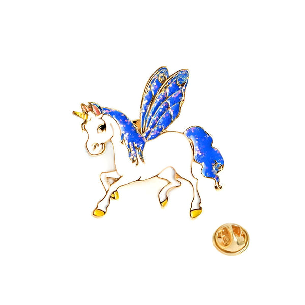 Broche émaillée représentant une licorne blanche avec une crinière et des ailes bleues scintillantes, ainsi qu'une corne dorée., 45501794582783 | Licorne Shop