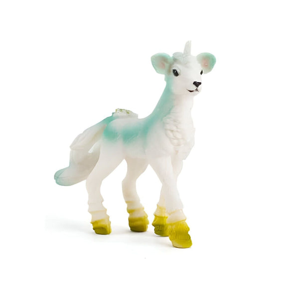 Figurine d'un poulain licorne blanc et vert d'eau, debout sur un fond blanc. Ses sabots sont jaunes. Jouet pour enfant sur le thème des animaux imaginaires., 45501363716351 | Licorne Shop
