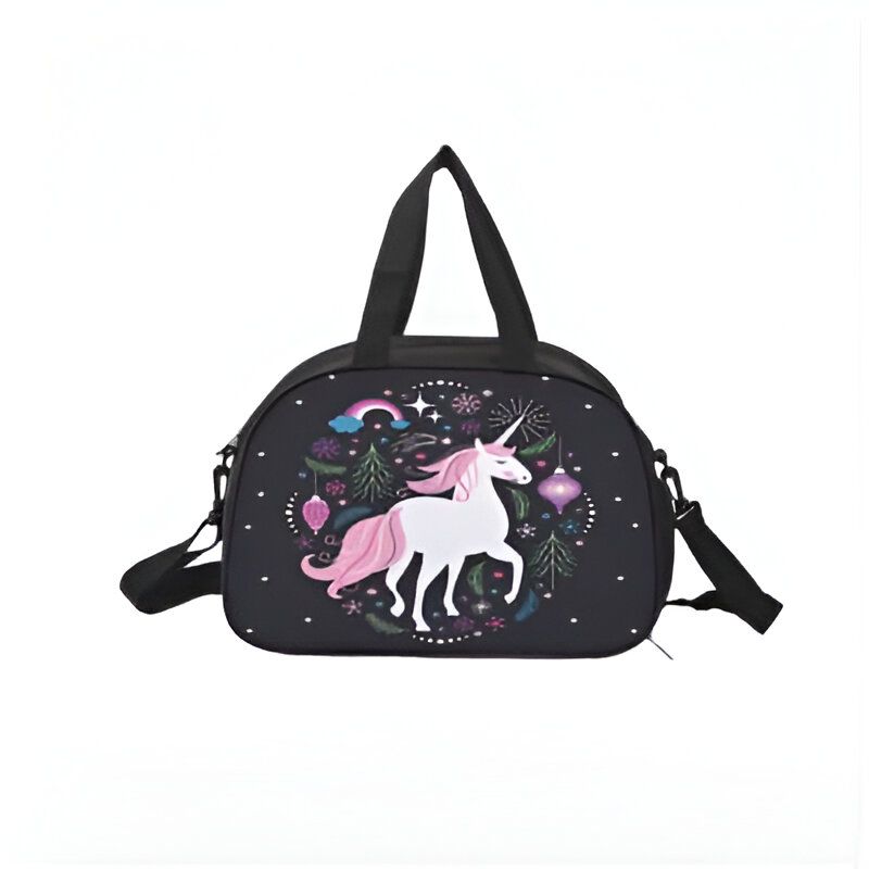 Sac de sport noir pour enfants avec un motif de licorne blanche avec une crinière rose, entourée d'arbres de Noël, d'étoiles, d'un arc-en-ciel et de décorations suspendues., 45501326819583 | Licorne Shop