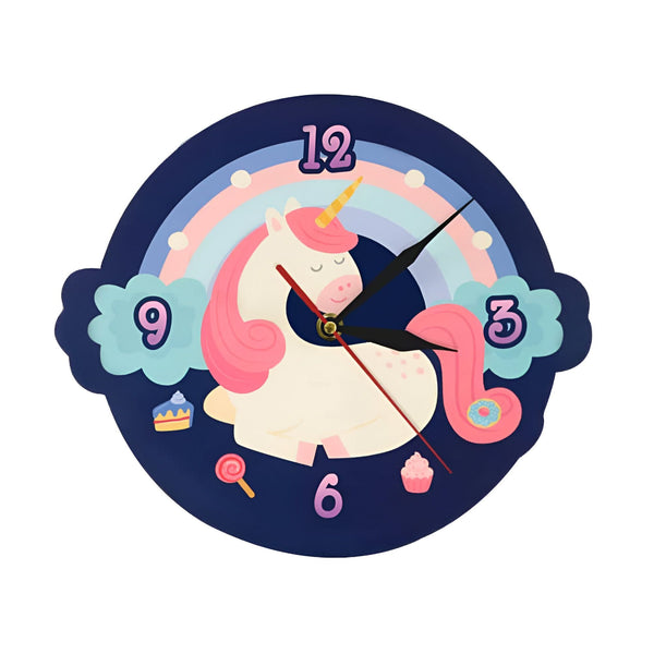 Horloge murale enfantine avec licorne, arc-en-ciel, chiffres colorés (3, 6, 9, 12) et décorations de bonbons (cupcakes, sucettes, beignet) sur un fond bleu nuit. Thème fantaisie pour chambre d'enfant., 45501134635263 | Licorne Shop