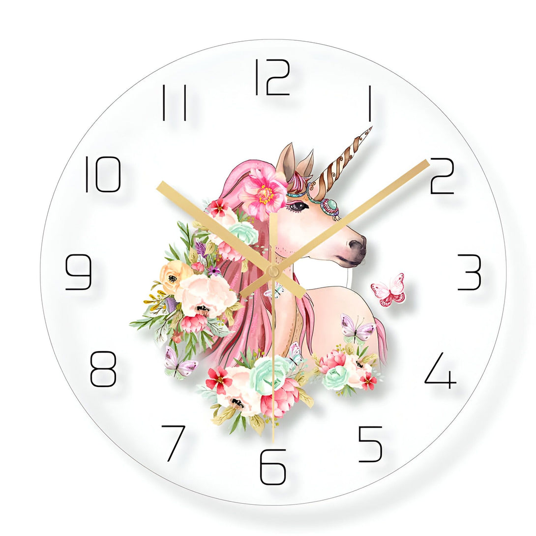 Horloge murale ronde avec un motif de licorne florale et des chiffres noirs. Aiguilles dorées indiquant l'heure. Décoration intérieure fantaisiste., 45501132734719 | Licorne Shop