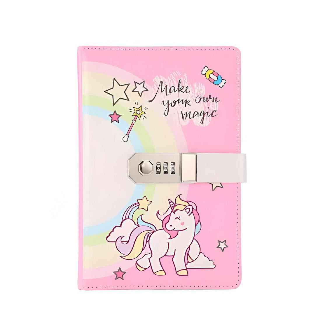 Carnet rose à motif licorne avec fermoir à combinaison. Des étoiles, un arc-en-ciel et la phrase « Make your own magic » décorent la couverture., 45501205872895 | Licorne Shop