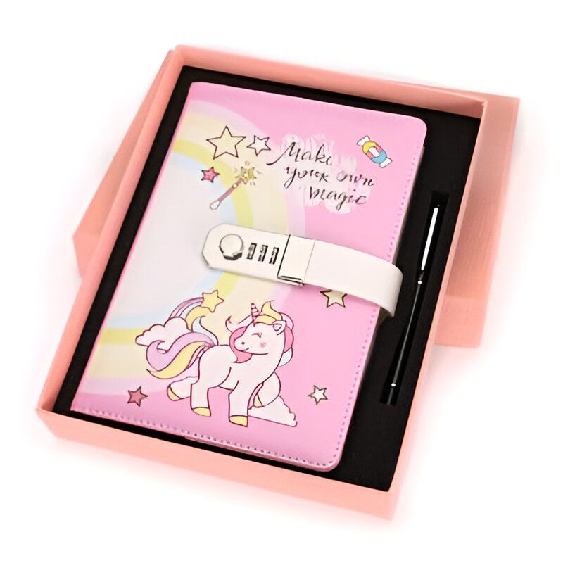 Boîte cadeau avec un carnet rose et blanc à motifs licorne, avec un fermoir à code et un stylo noir. Message "Make your own magic" et décorations étoiles et bonbon., 45501205446911 | Licorne Shop