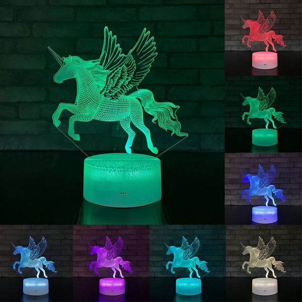 Une image d'une licorne ailée avec une crinière et une queue arc-en-ciel. La licorne est debout sur un socle noir. La licorne est éclairée par une lumière LED qui change de couleur.