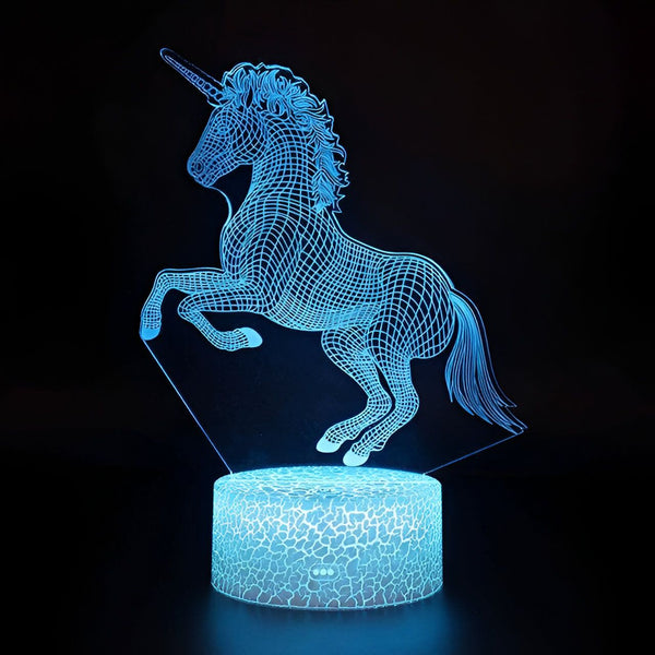 Une image d'une licorne bleue brillante. La licorne est debout sur un socle et est entourée d'un fond noir.