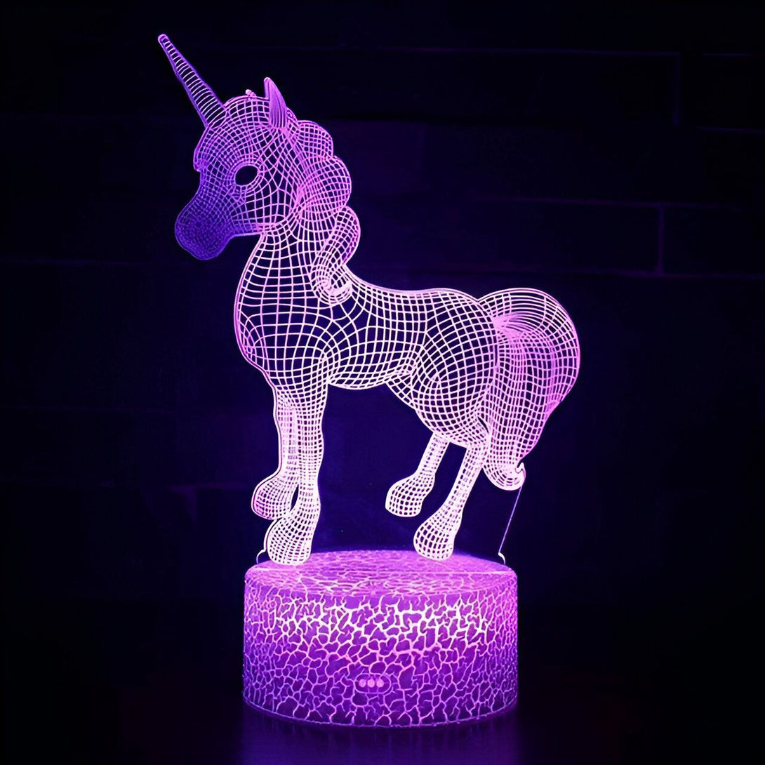 Une veilleuse licorne en 3D avec un éclairage LED violet. La licorne est debout sur un socle fissuré qui sert également d'interrupteur.