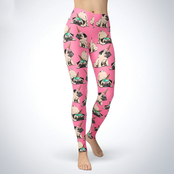 Leggings roses à motif de carlins avec des cornets de glace sur la tête. Motif répété de chiens mignons sur fond rose. Vêtement original et amusant pour femme. Idéal pour un style décontracté et unique., 45501938663679,45501938696447,45501938729215,45501938761983,45501938794751,45501938827519,45501938860287,45501938893055 | Licorne Shop