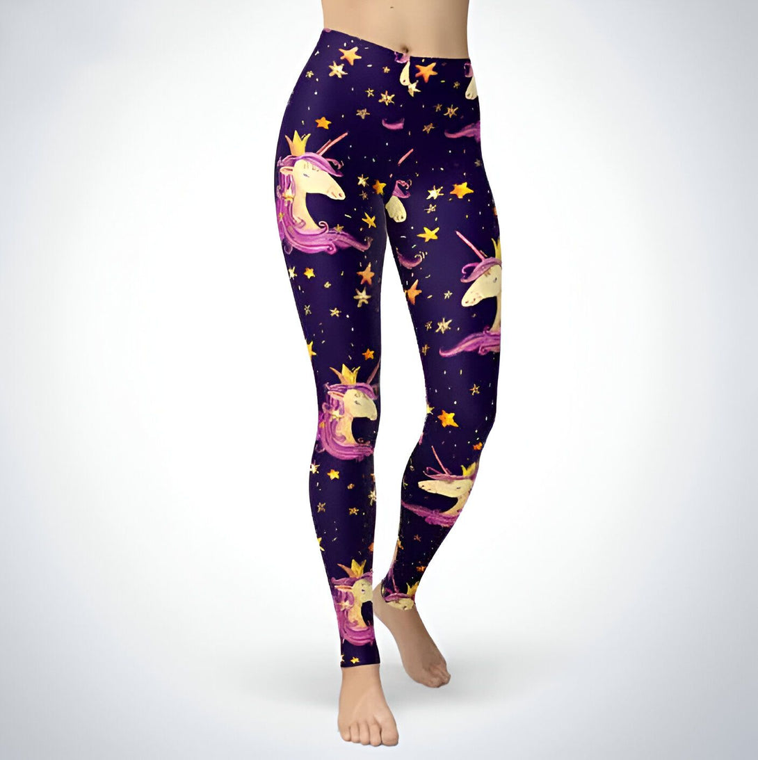 Legging violet foncé avec motifs d'unicorne couronnée et étoiles dorées. Vêtement de sport ou de loisirs tendance et confortable. Idéal pour un look décontracté et original., 45502371954943,45502371987711,45502372020479,45502372053247,45502372086015,45502372118783,45502372151551,45502372184319 | Licorne Shop