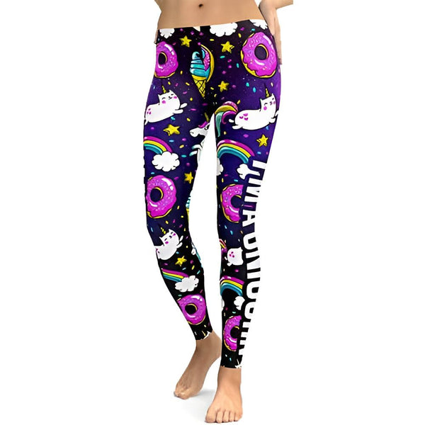 Leggings colorés avec motif de chats licornes, donuts, glaces et arcs-en-ciel sur fond violet foncé. Une inscription "I'M A UNICORN" est imprimée en blanc sur le côté des leggings., 45502372872447,45502372905215,45502372937983,45502372970751,45502373003519,45502373036287,45502373069055,45502373101823 | Licorne Shop