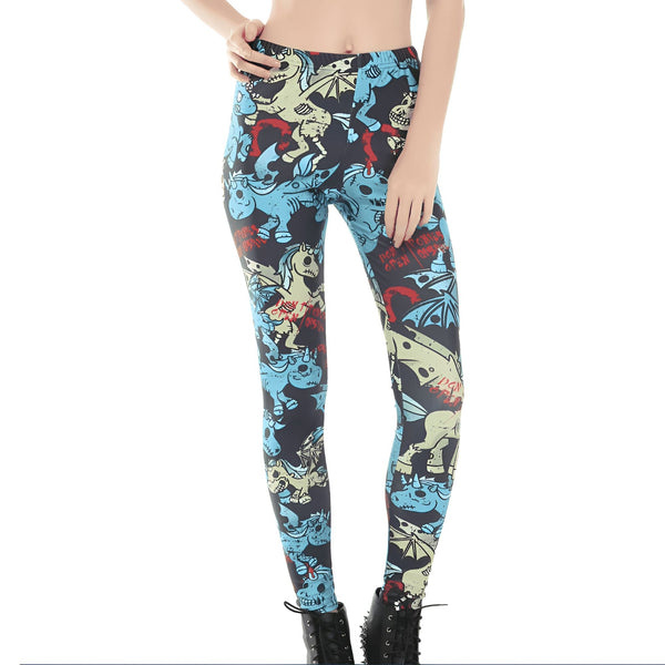 Legging à motifs de licornes squelettiques et autres créatures fantastiques, porté par une femme avec des bottines noires à lacets. Style gothique alternatif., 45502374215935,45502374248703,45502374281471,45502374314239,45502374347007,45502374379775,45502374412543,45502374445311 | Licorne Shop