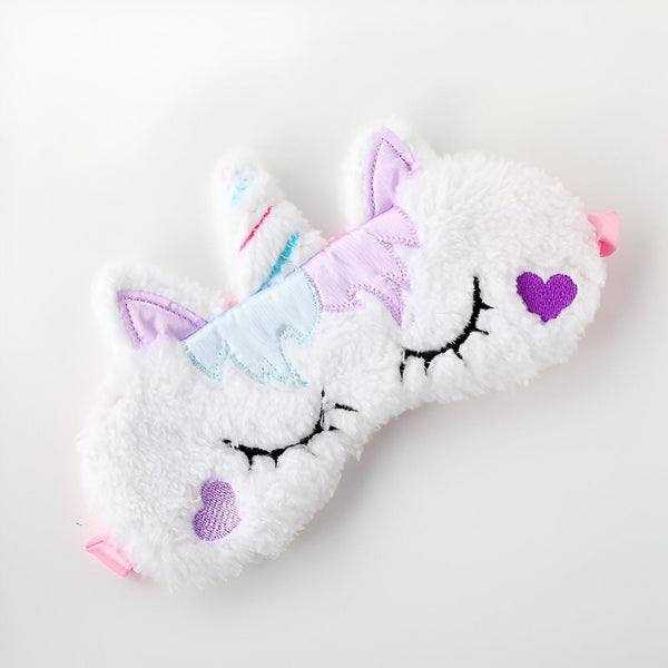 Masque de sommeil en forme de licorne blanche en peluche avec des détails colorés (corne, crinière, oreilles) et des cœurs violets. Bande élastique rose., 45501057073407 | Licorne Shop