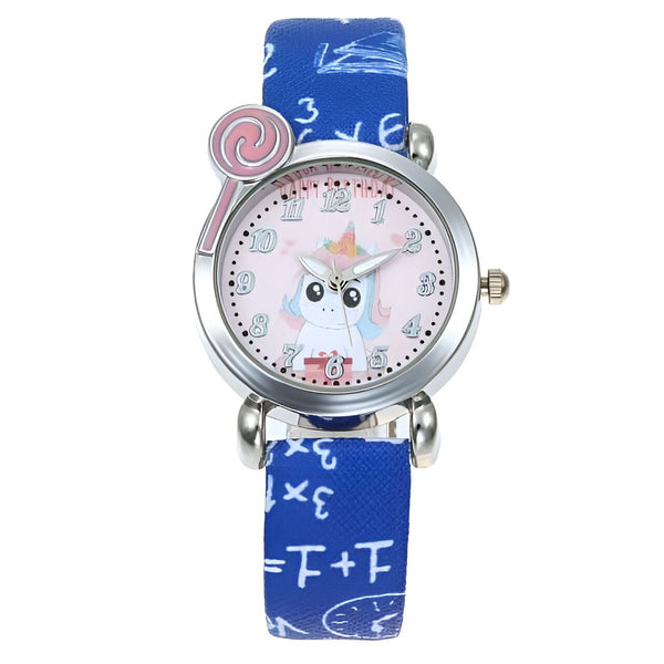 Montre enfant avec bracelet bleu à motifs de calculs et cadran rose orné d'un dessin de licorne. Un symbole de sucette est placé à côté du cadran., 45501127491839 | Licorne Shop