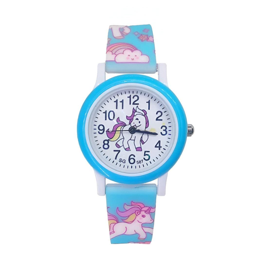 Montre pour enfant avec un bracelet bleu clair décoré de motifs de licornes et d'arcs-en-ciel. Le cadran est blanc avec un contour bleu. Au centre du cadran, une licorne. Les chiffres sont clairement visibles., 45501128573183 | Licorne Shop