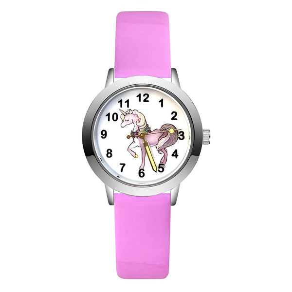 Montre pour enfant rose avec un cadran rond affichant un dessin de licorne, bracelet rose, trotteuse dorée. Accessoire fantaisie pour fille, idéal pour apprendre à lire l'heure., 45501319807231 | Licorne Shop