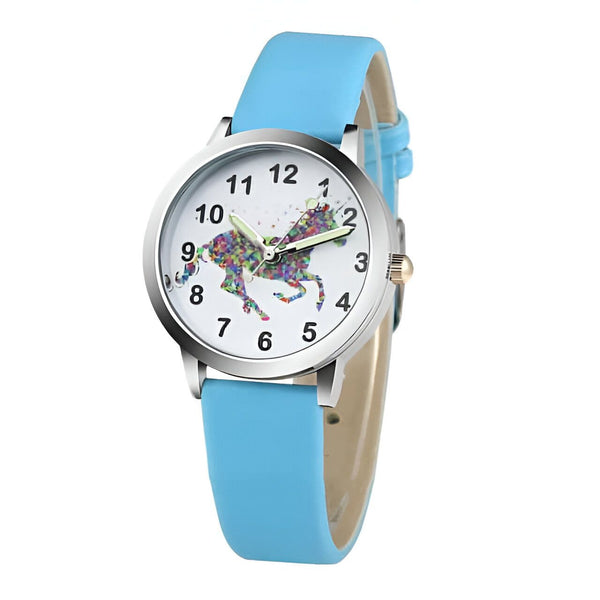 Montre pour enfant avec bracelet bleu et cadran blanc affichant un cheval multicolore. Les chiffres de 1 à 12 sont clairement visibles., 45501128638719 | Licorne Shop