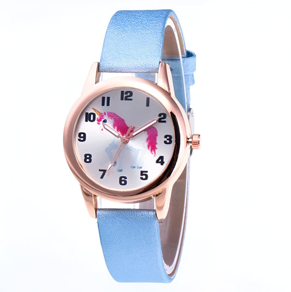 Une montre analogique à quartz avec un bracelet en cuir bleu et un cadran rond avec une image de licorne.