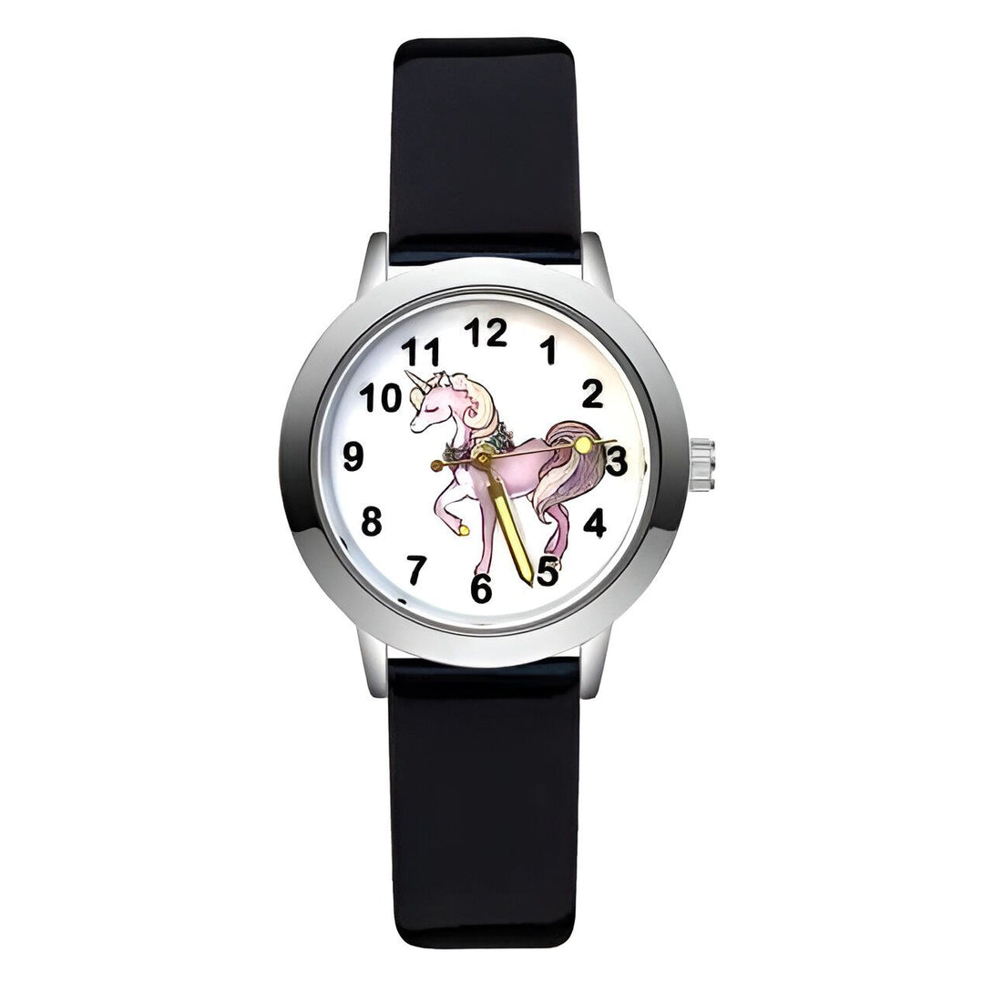 Montre pour enfant avec bracelet noir et cadran argenté. Le cadran blanc affiche un dessin de licorne rose. Les aiguilles indiquent 5h31., 45501128081663 | Licorne Shop