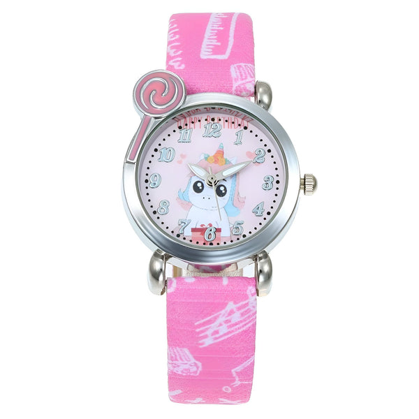 Une montre rose avec un bracelet en cuir et un cadran rond avec une image de licorne.