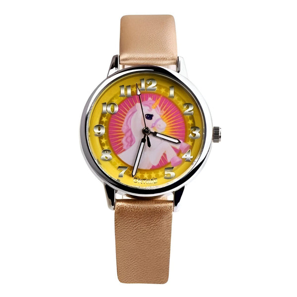 Une montre analogique à quartz avec un bracelet en cuir doré et un cadran rond jaune avec une licorne blanche et rose.