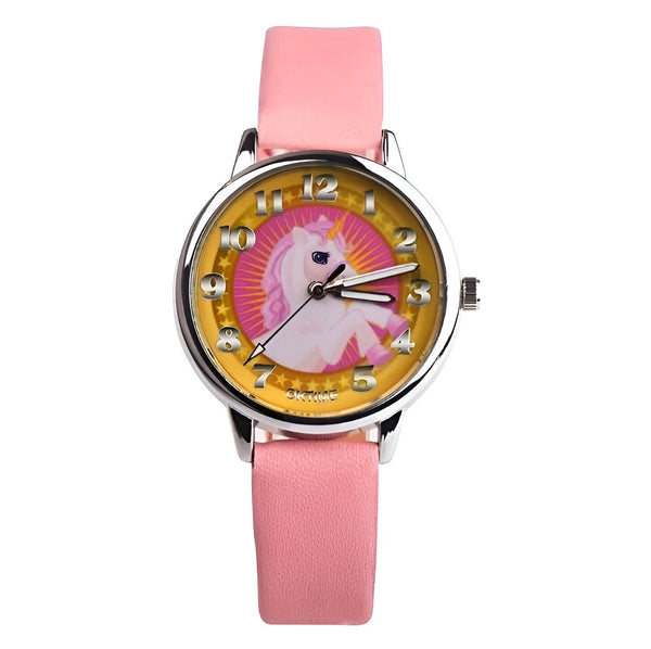 Une montre rose avec un cadran jaune et un bracelet en cuir rose. Sur le cadran, il y a une image d'une licorne blanche avec une crinière et une queue roses.