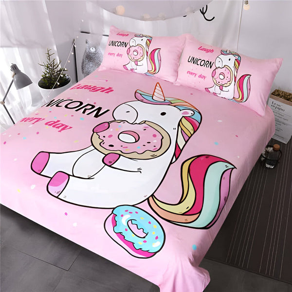 Linge de lit rose avec motif de licorne mangeant un donut. Oreillers assortis avec l'inscription "Laugh Unicorn every day". Idéal pour une chambre d'enfant., 45501087121663,45501087154431,45501087187199,45501087219967,45501087252735,45501087285503,45501087318271,45501087351039,45501087383807,45501087416575,45501087449343,45501087482111,45501087514879 | Licorne Shop