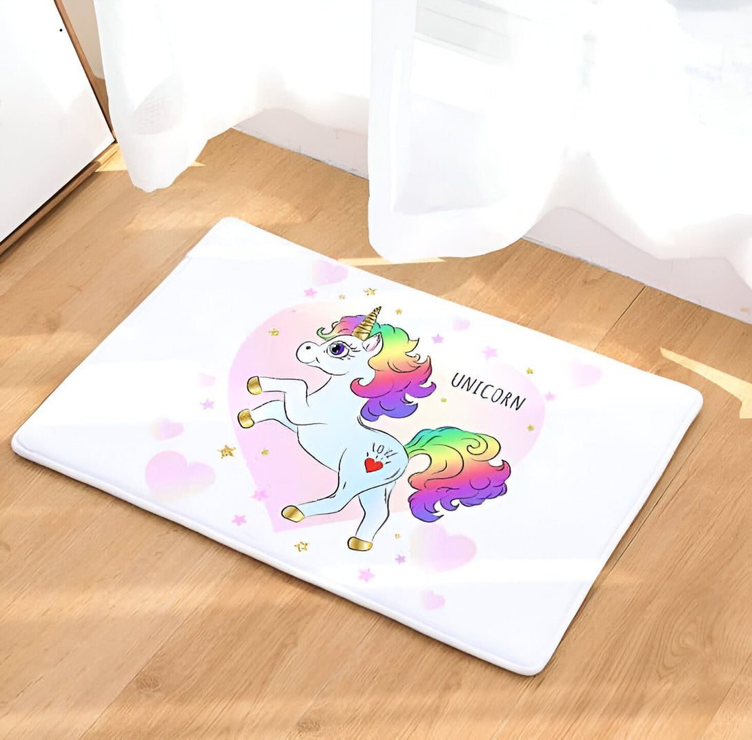 Tapis rectangulaire blanc avec un dessin d'une licorne colorée entourée de coeurs et d'étoiles sur un fond rose en forme de coeur., 45501055762687 | Licorne Shop