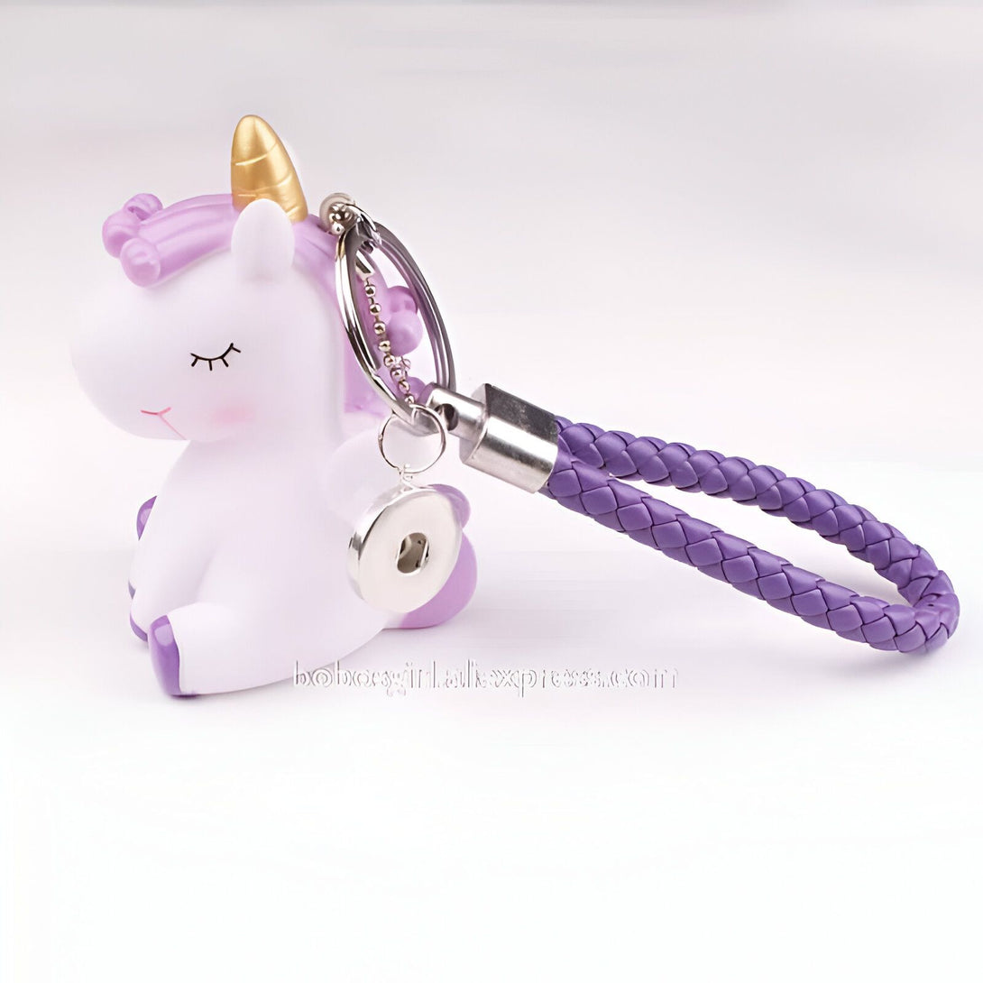 Porte-clés licorne kawaii avec corne dorée et tresse violette. Accessoire de sac mignon pour les amoureux des licornes. Bijou de sac fantaisie et coloré., 45501196927231 | Licorne Shop