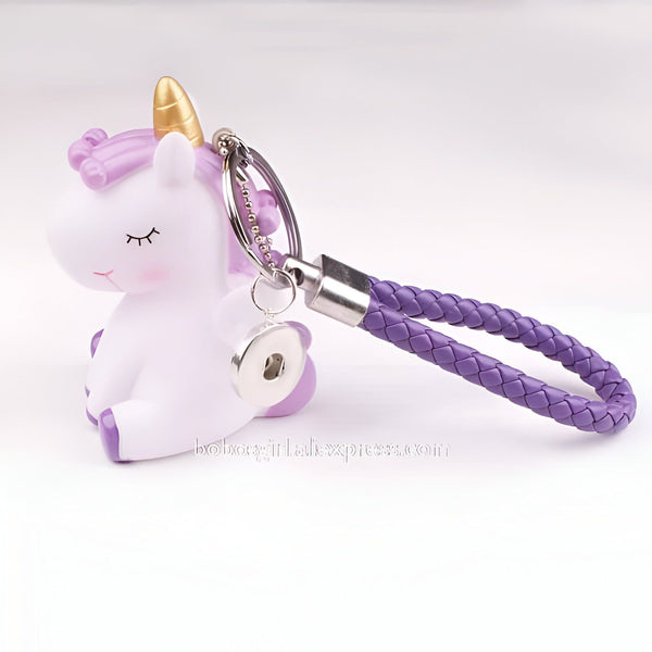 Porte-clés licorne kawaii avec corne dorée et tresse violette. Accessoire de sac mignon pour les amoureux des licornes. Bijou de sac fantaisie et coloré., 45501196927231 | Licorne Shop