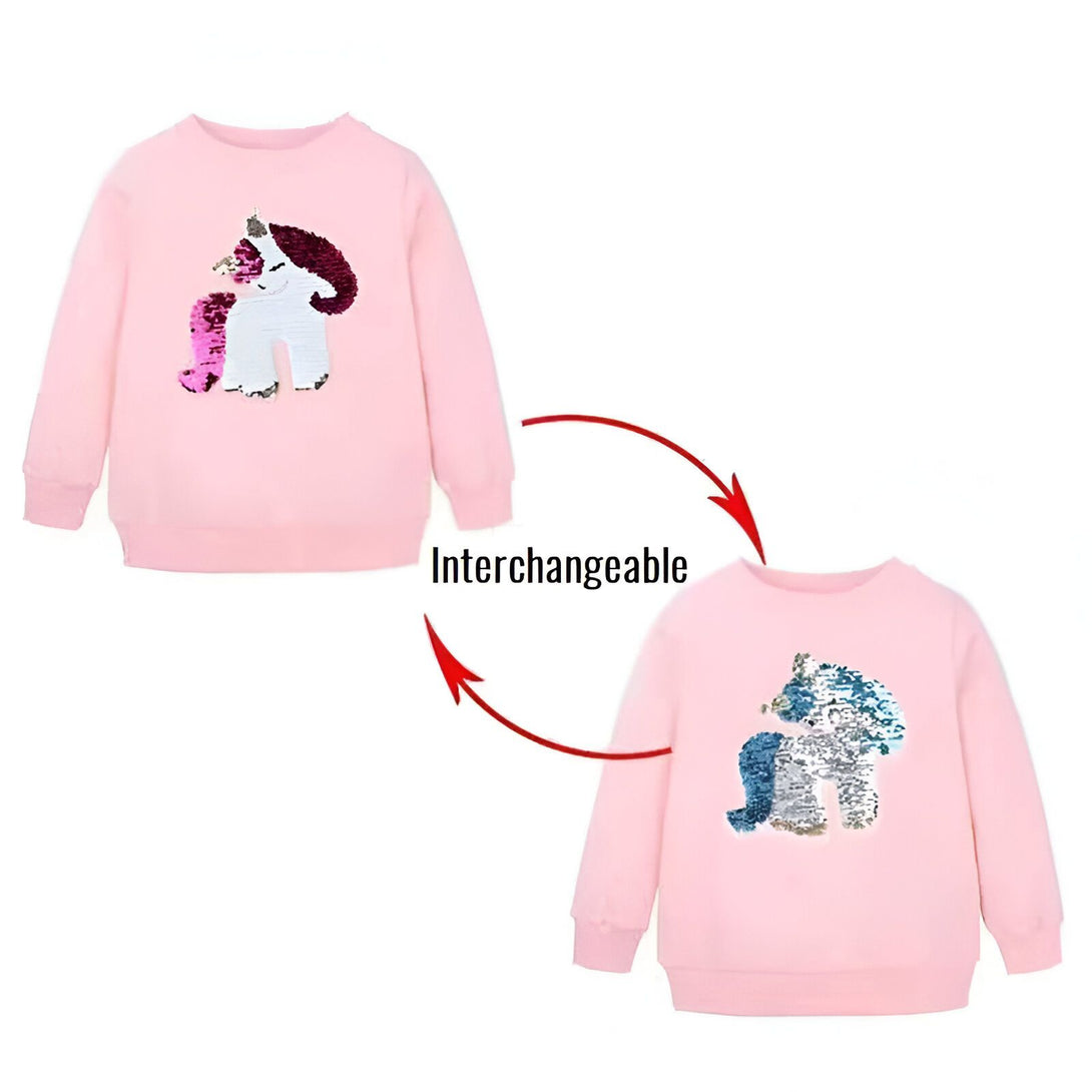 Une image de deux pulls roses à sequins interchangeables. Le premier pull rose a une image de licorne avec des paillettes roses et blanches. Le deuxième pull rose a une image de licorne avec des paillettes bleues et vertes.