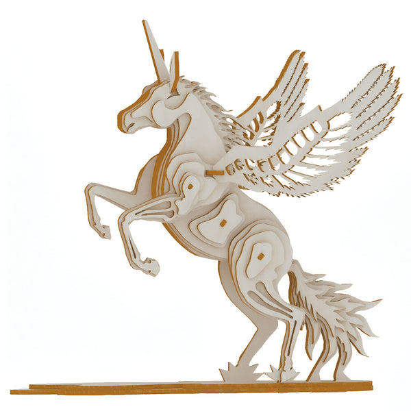 Image d'une figurine décorative d'un pegase en bois, avec une corne et des ailes détaillées. L'artisanat délicat met en valeur le motif complexe et la texture du bois. Objet décoratif unique pour collectionneur., 45501392027903 | Licorne Shop