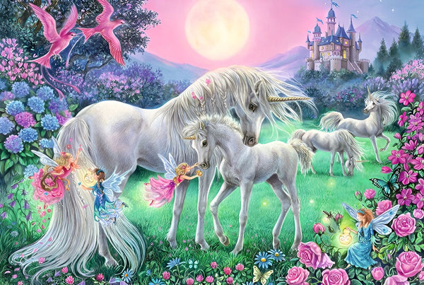 Image féérique montrant des licornes blanches dans un paysage enchanteur. On y voit des fées, des oiseaux roses, un château et une pleine lune dans un cadre de fleurs colorées et de verdure luxuriante., 45501393043711 | Licorne Shop