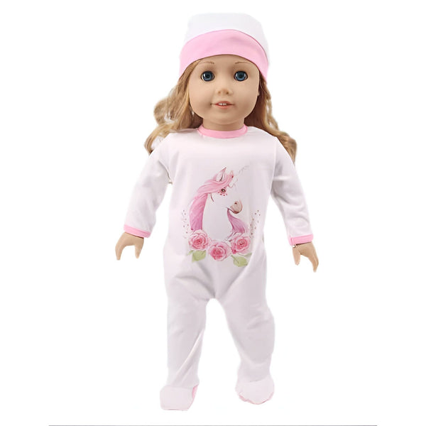 Poupée blonde avec un pyjama blanc à motif de licorne rose et un bonnet assorti., 45501964615935,45501964910847,45501965140223,45501965369599,45501965598975,45501965730047,45501965861119,45501965992191 | Licorne Shop