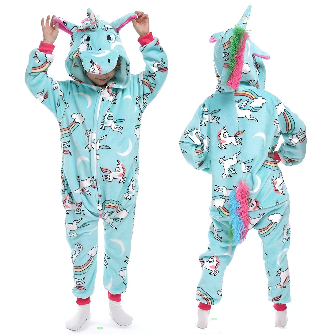 Ensemble de pyjama licorne pour enfants en polaire bleu clair avec des motifs de licorne, des nuages et des arcs-en-ciel. Vue de face et de dos. Idéal pour une soirée pyjama ou un cadeau fantaisie., 45501977985279,45501978018047,45501978050815,45501978083583,45501978116351,45501978149119,45501978181887,45501978247423 | Licorne Shop