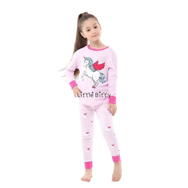 Fillette en pyjama rose avec motif de licorne, manches longues et pantalon assorti. Vêtements de nuit pour enfants. Confortable et mignon., 45502368874751,45502368907519,45502368940287,45502368973055,45502369005823,45502369038591,45502369071359,45502369104127 | Licorne Shop