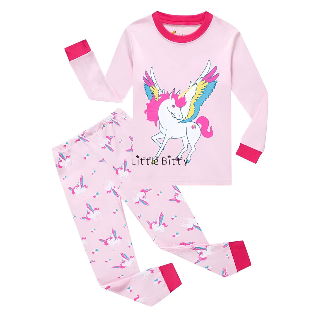 Pyjama enfant rose avec motif licorne ailée. Haut à manches longues et pantalon assorti, idéal pour une nuit confortable et pleine de rêves magiques., 45501972021503,45501972054271,45501972087039,45501972119807,45501972152575,45501972185343,45501972218111,45501972250879 | Licorne Shop