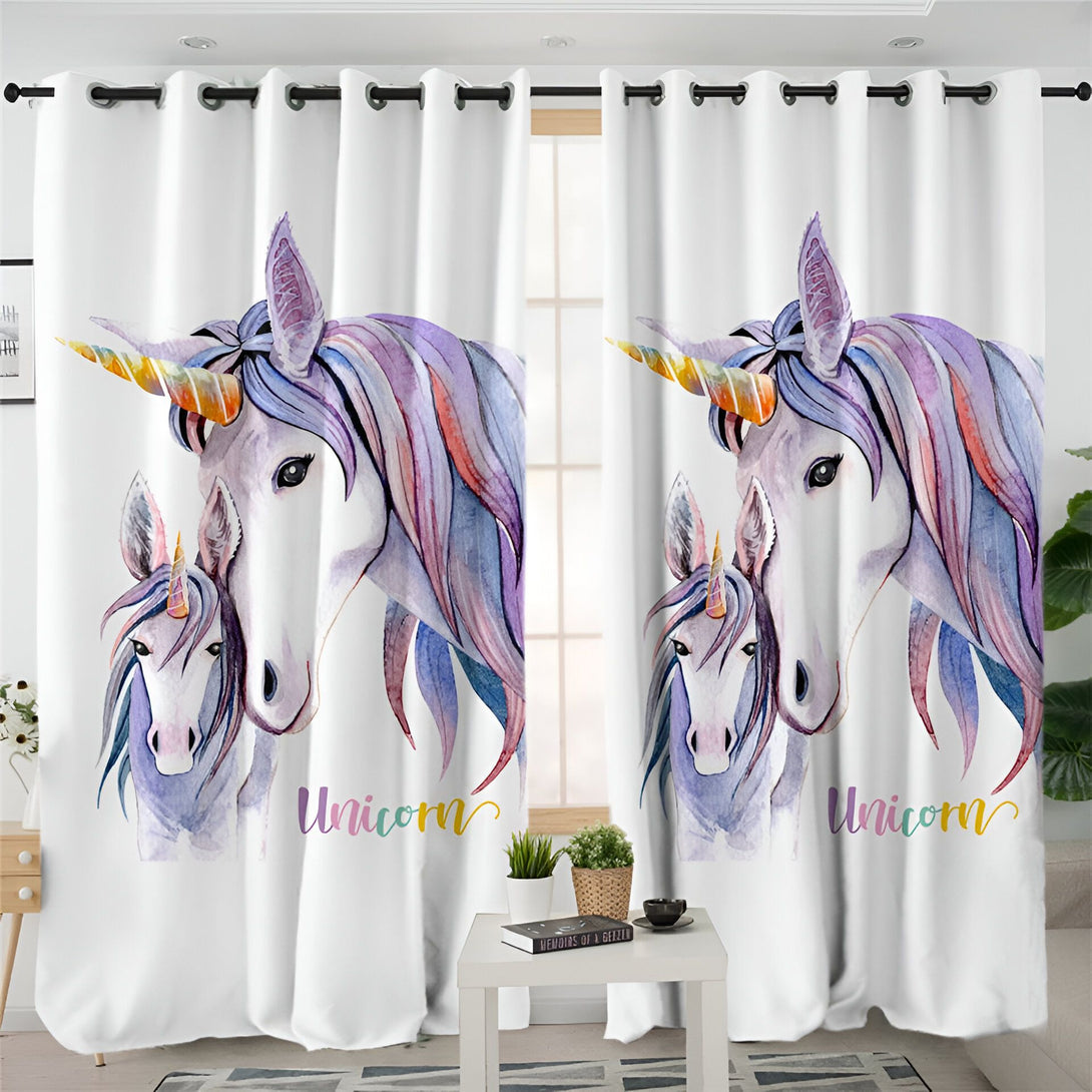 Rideaux blancs décorés d'une illustration aquarelle d'une licorne et de son poulain. L'inscription "Unicorn" est visible en bas des rideaux., 45501035217151 | Licorne Shop