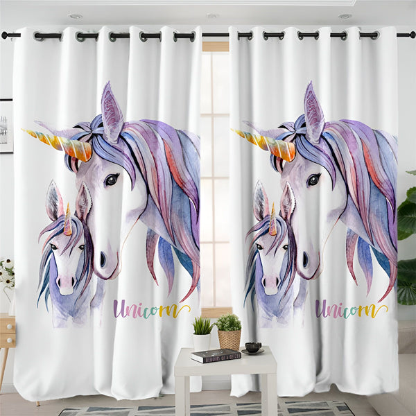 Rideaux blancs décorés d'une illustration aquarelle d'une licorne et de son poulain. L'inscription "Unicorn" est visible en bas des rideaux., 45501035217151 | Licorne Shop