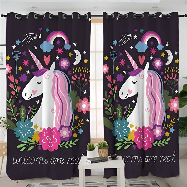Rideaux noirs pour chambre d'enfant avec motifs d'unicorne, arc-en-ciel, étoiles et fleurs. Inscription «Unicorns are real» (les licornes existent). Décoration intérieure fantaisiste et colorée pour filles et garçons., 45501034332415 | Licorne Shop