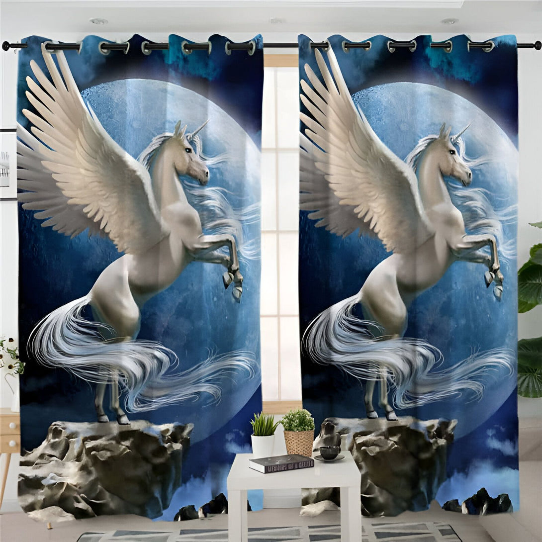 Rideaux occultants avec motif d'un pégase blanc, ailes déployées, devant une lune bleue. Idéal pour décorer une chambre d'enfant ou d'amateur de créatures fantastiques., 45501035872511 | Licorne Shop