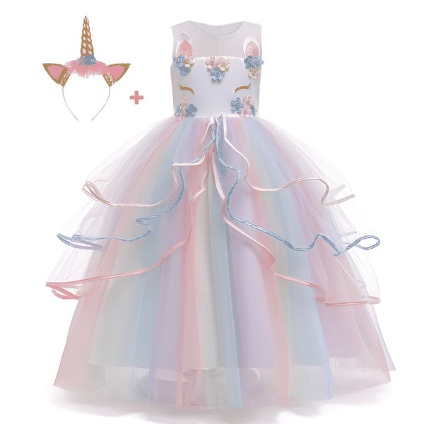 Robe de princesse licorne avec bandeau assorti. La robe est blanche en haut avec des décorations florales et une jupe arc-en-ciel à volants. Idéal pour déguisements, fêtes d'anniversaire, ou cadeau., 45501417226495,45501417259263,45501417324799,45501417357567,45501417390335,45501417423103,45501417455871,45501417488639 | Licorne Shop