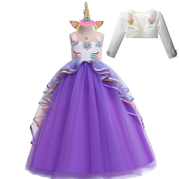 Une robe de licorne violette avec un boléro blanc et une serre-tête avec des oreilles de licorne.