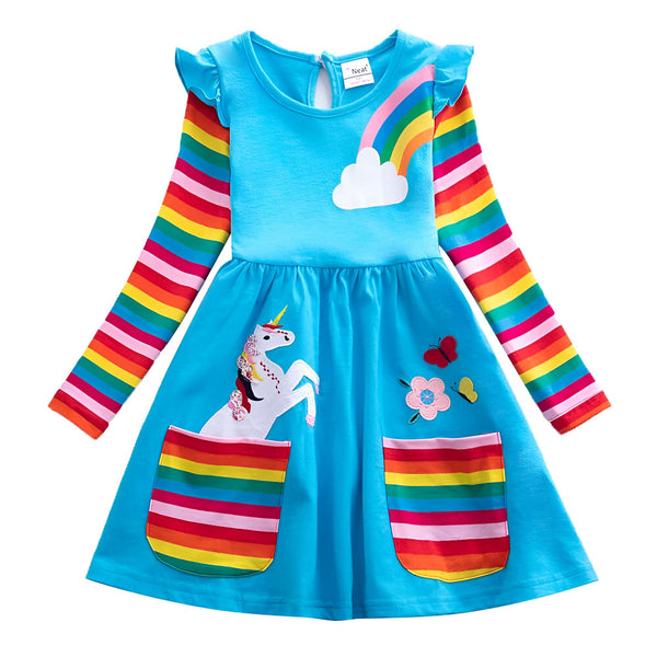 Robe bleue pour enfant avec manches rayées arc-en-ciel, décorée d'un arc-en-ciel, de nuages, d'un motif de licorne, de papillons et de poches arc-en-ciel. Vêtement ludique et coloré pour fille., 45501412933887,45501412966655,45501412999423,45501413032191,45501413064959,45501413097727,45501413130495,45501413163263 | Licorne Shop