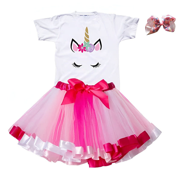 Ensemble pour enfant sur le thème de la licorne comprenant un t-shirt blanc avec un dessin de licorne, une jupe tutu rose et blanche avec un nœud rose, et un nœud pour cheveux multicolore. Vêtements fantaisie pour filles., 45501352018175,45501352050943,45501352083711,45501352116479,45501352149247,45501352182015,45501352214783,45501352247551 | Licorne Shop