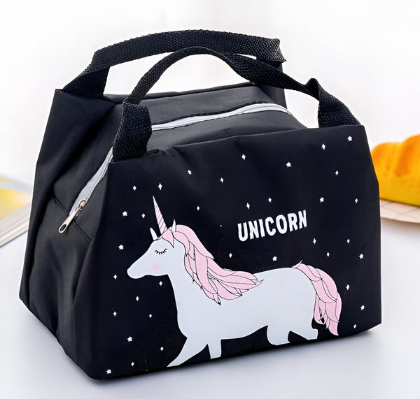Sac à lunch noir avec motif de licorne blanche et détails roses. Sac isotherme avec fermeture éclair et anses noires, idéal pour conserver le déjeuner au frais., 45501374234879 | Licorne Shop