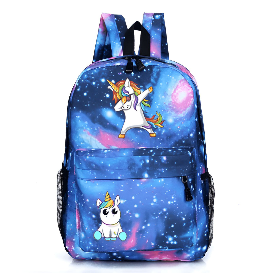 Sac à dos enfant bleu avec motif d'espace et licornes. Une licorne fait un dab et une autre est assise. Idéal pour l'école ou les loisirs., 45501147545855 | Licorne Shop