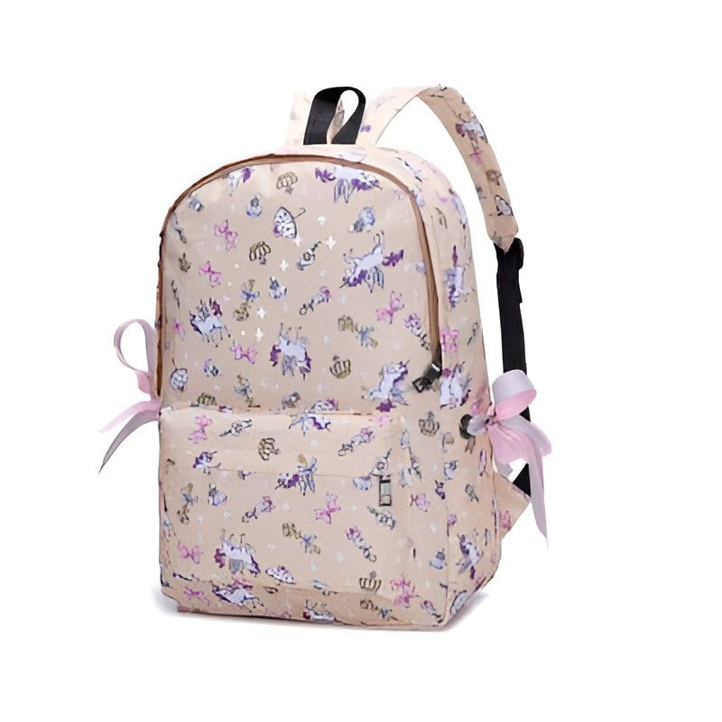 Sac à dos beige clair avec motif licornes, couronnes et nœuds violets. Des rubans roses décorent les côtés. Idéal pour l'école ou les loisirs., 45501326459135 | Licorne Shop