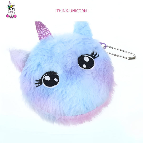 Porte-monnaie rond en peluche, motif licorne aux couleurs pastel (bleu, violet, rose). Il a des yeux brodés et une corne pailletée. Chaîne en métal argentée., 45501166584063 | Licorne Shop