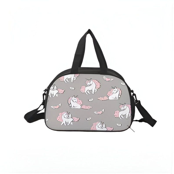Sac de sport gris avec motif licorne rose et blanche. Poignées noires sur le dessus et une bandoulière noire sur le côté., 45501327147263 | Licorne Shop