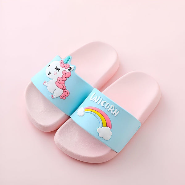 Deux jolies claquettes roses et bleues pour enfants, ornées d'un motif de licorne et d'un arc-en-ciel. Chaussures d'été amusantes et confortables., 45502341284095,45502341316863,45502341349631,45502341382399,45502341415167,45502341447935,45502341480703,45502341513471,45502341546239 | Licorne Shop